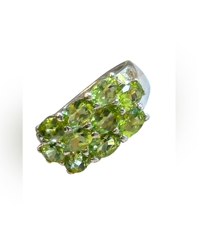 Lovely vintage Sterling Silver 925 Peridot gemstone   Ring