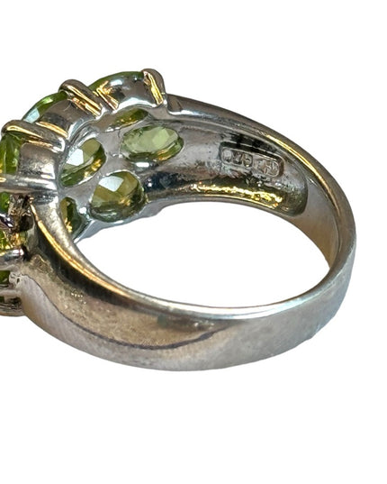 Lovely vintage Sterling Silver 925 Peridot gemstone   Ring