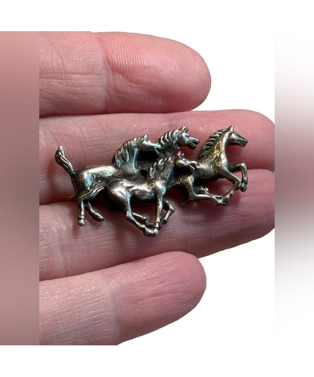 Vintage sterling silver Mexico Racing horses brooch 39mm