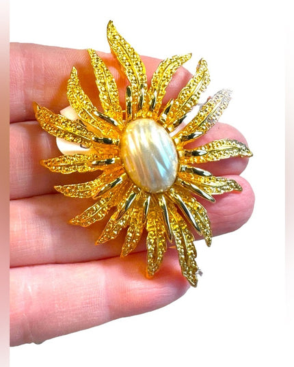 Ivana Gold plt fancy flower faux pearl brooch pendant 3”