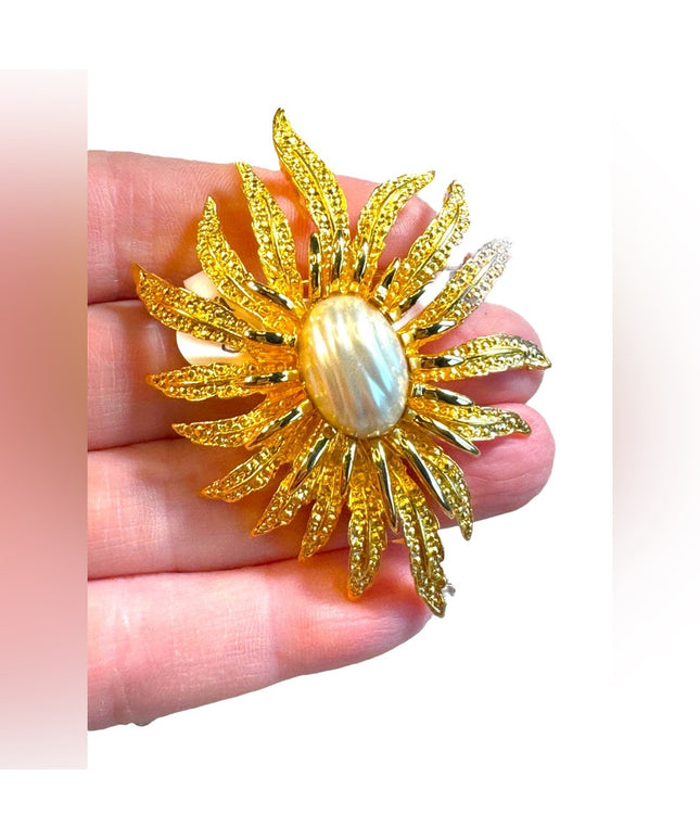 Ivana Gold plt fancy flower faux pearl brooch pendant 3”
