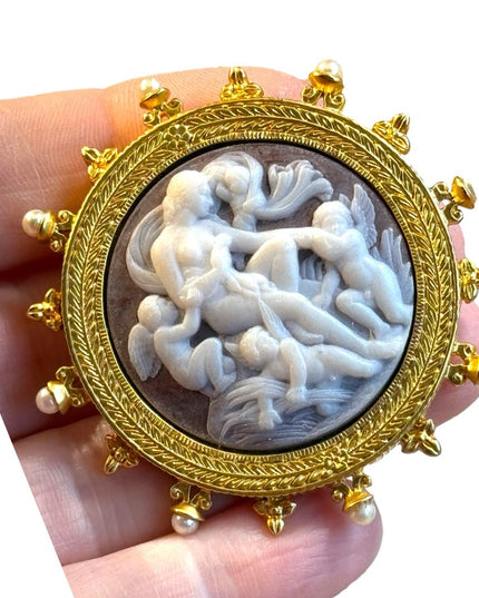 Smithsonian Cameo Brooch Pin by Avon Gold-tone Faux Pearls 2.2”