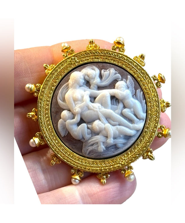 Smithsonian Cameo Brooch Pin by Avon Gold-tone Faux Pearls 2.2”
