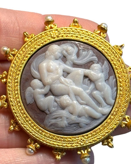 Smithsonian Cameo Brooch Pin by Avon Gold-tone Faux Pearls 2.2”