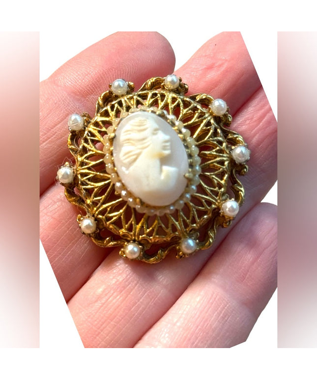 Vintage Florenza faux pearl shell cameo brooch pendant 1.5”