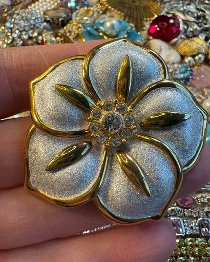 Lovely  Vintage Butler FAC Flower rhinestone brooch 2.5”