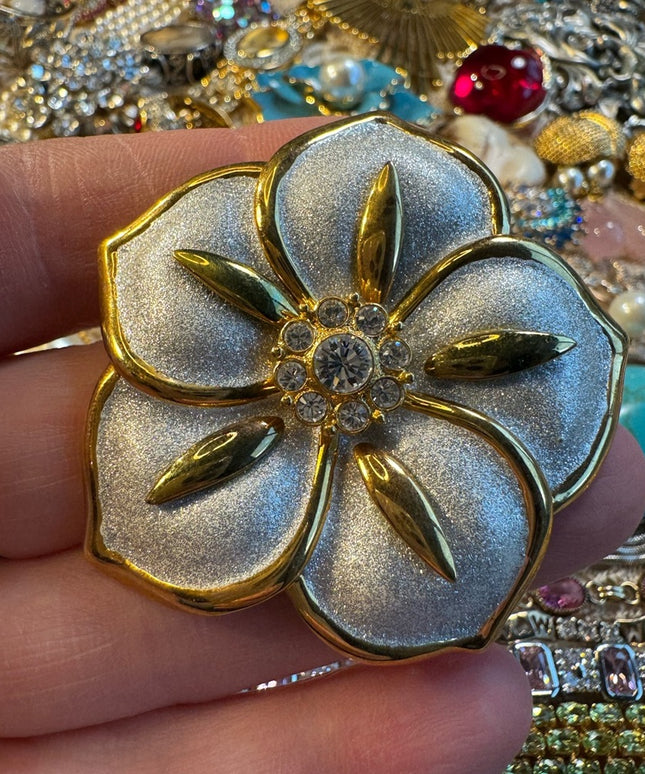 Lovely  Vintage Butler FAC Flower rhinestone brooch 2.5”