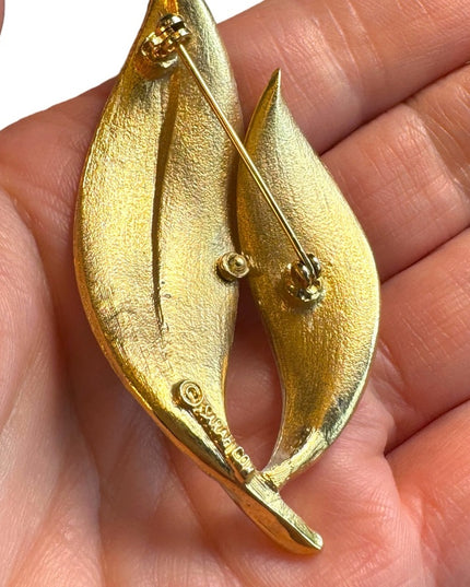 Sarah Coventry White enamel gold finish leaf brooch