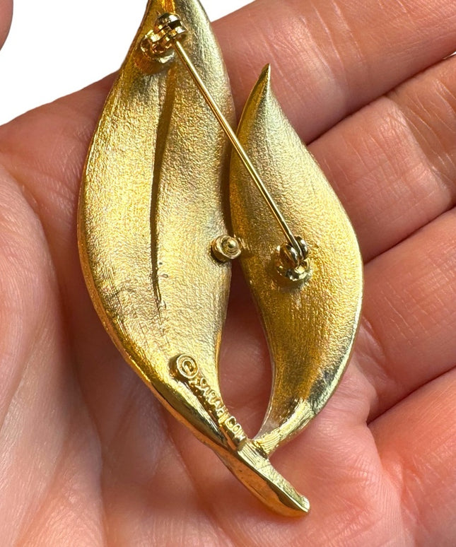 Sarah Coventry White enamel gold finish leaf brooch