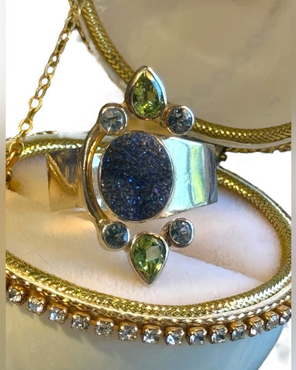 Lovely Sajen druzy & peridot Balenisian ring designer