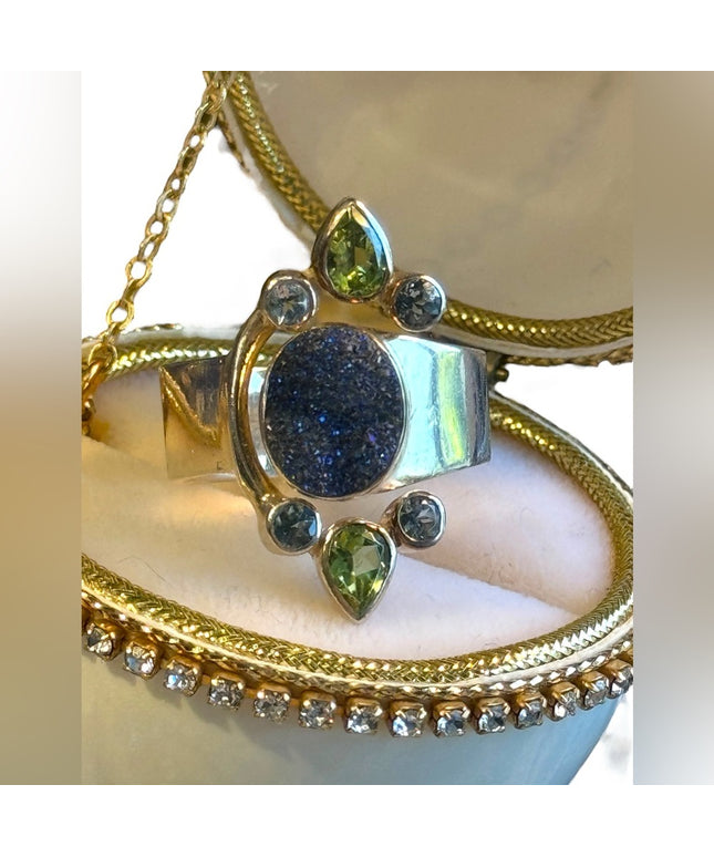 Lovely Sajen druzy & peridot Balenisian ring designer