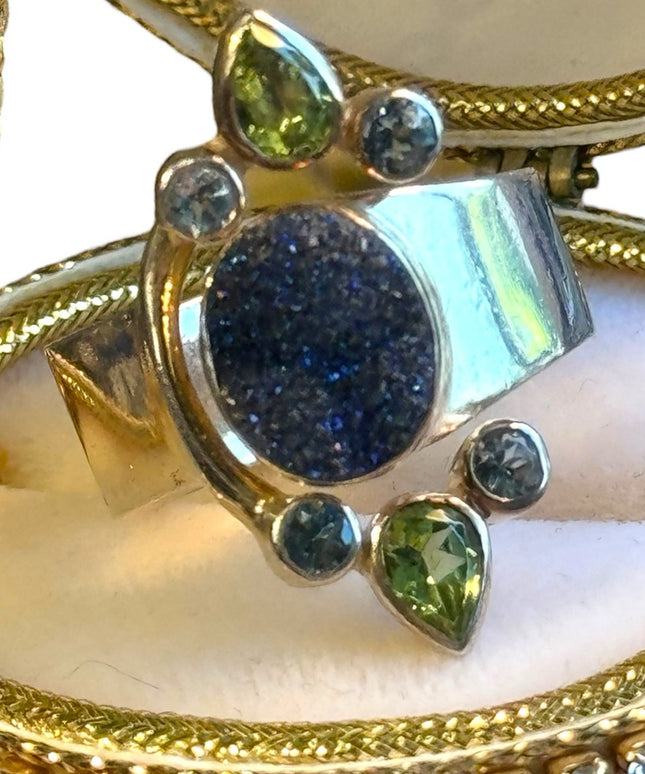 Lovely Sajen druzy & peridot Balenisian ring designer