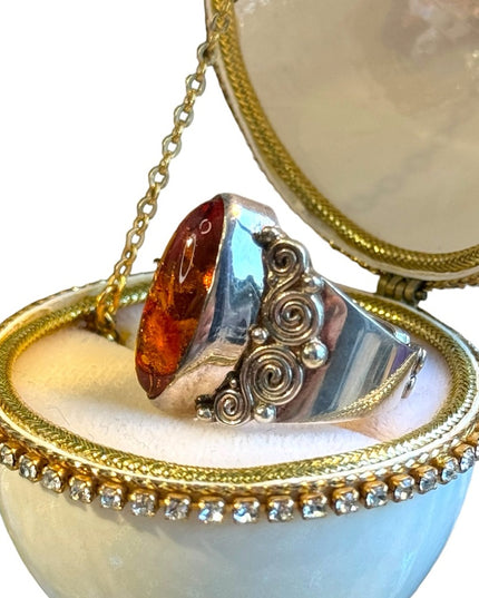 Lovely SAJEN Amber scrollwork Balenisian ring