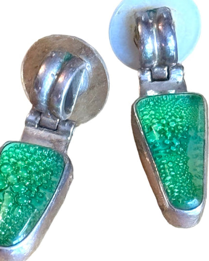 Vintage sterling silver 925 green glass mold lovely Bali earrings