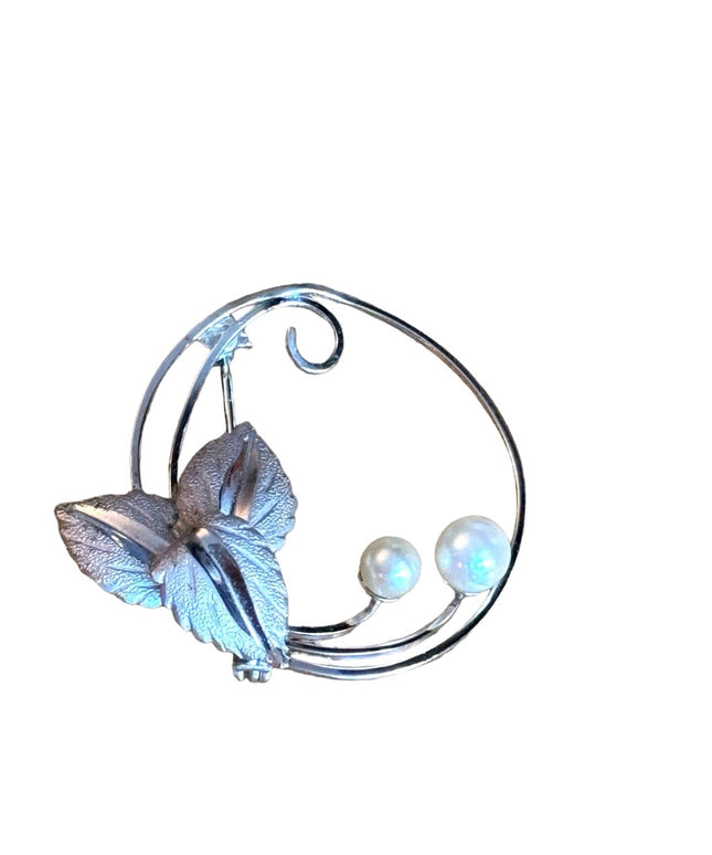 Lovely vintage Boyd Bond sterling silver 925 pearl flower brooxh