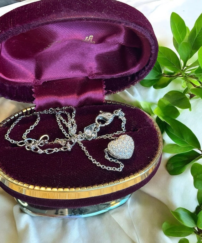 Lovely Swarovski crystal rhodium plate authentic swan heart necklace