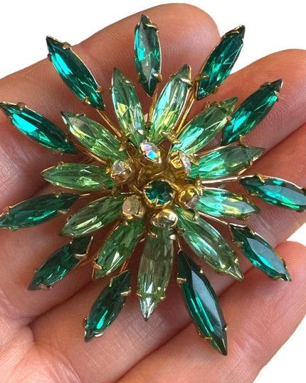 Vintage green crystal 1950s starburst flower brooch gold finish