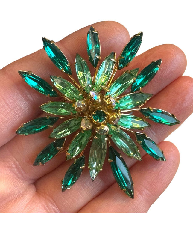 Vintage green crystal 1950s starburst flower brooch gold finish