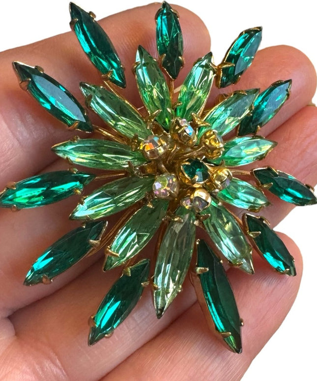 Vintage green crystal 1950s starburst flower brooch gold finish