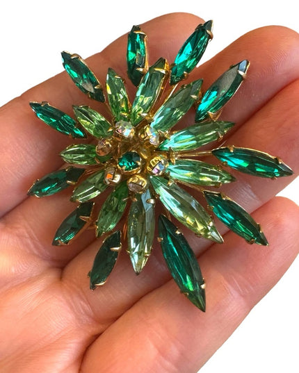 Vintage green crystal 1950s starburst flower brooch gold finish