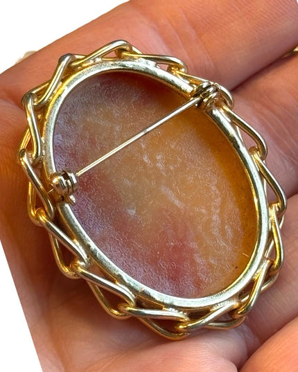 Vintage resin cameo detailed shell look brooch gold bezel