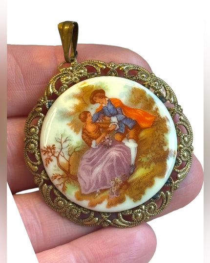 Lovely ceramic transfer gold finish cameo victorian scene pendant