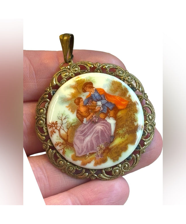 Lovely ceramic transfer gold finish cameo victorian scene pendant