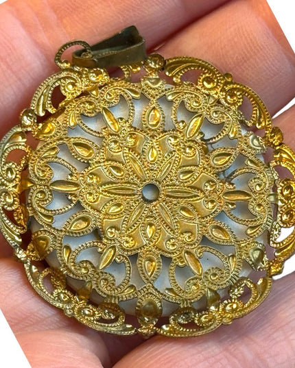 Lovely ceramic transfer gold finish cameo victorian scene pendant
