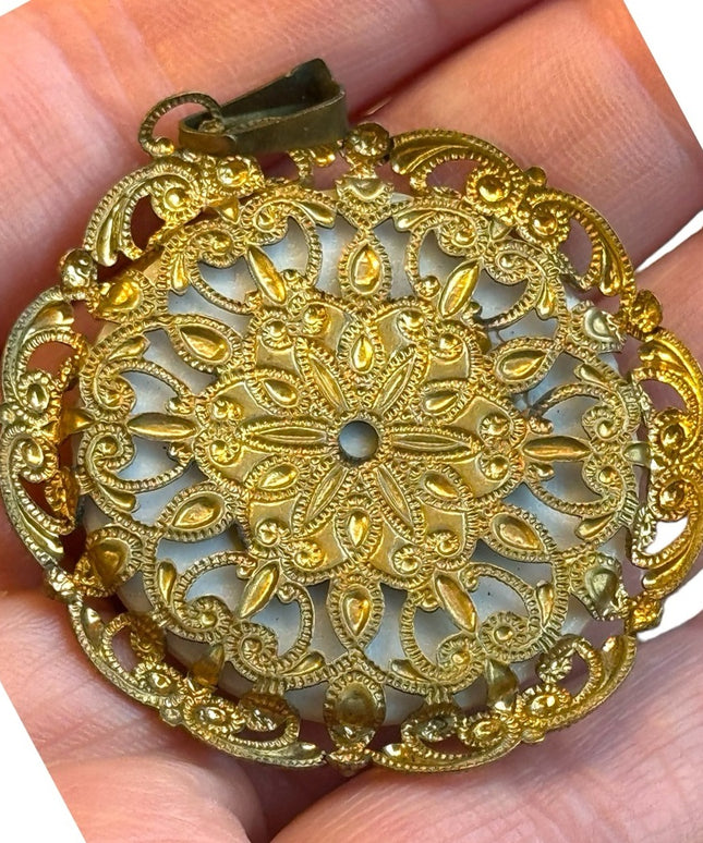 Lovely ceramic transfer gold finish cameo victorian scene pendant