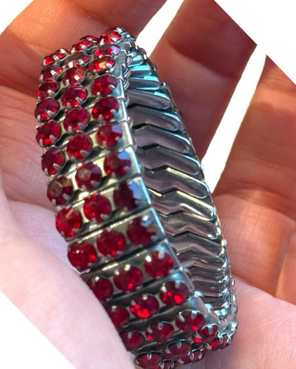 Lovely vintage 1960s red crystal stretchy bracelet
