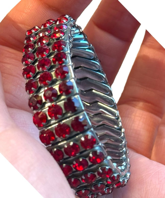 Lovely vintage 1960s red crystal stretchy bracelet