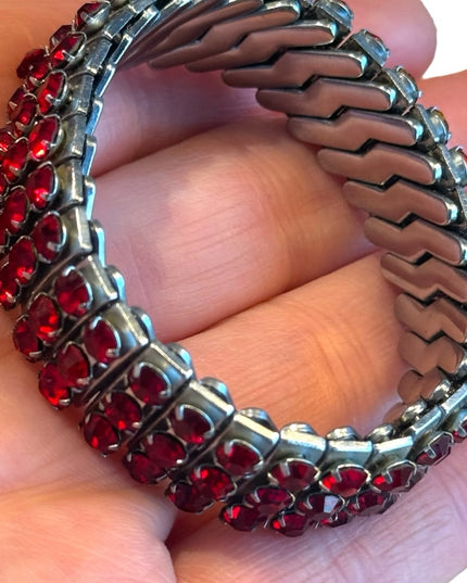 Lovely vintage 1960s red crystal stretchy bracelet