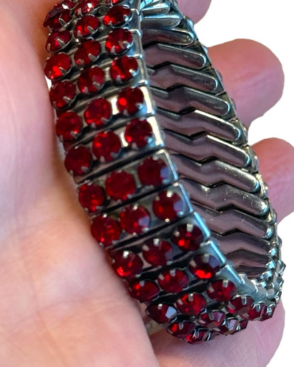 Lovely vintage 1960s red crystal stretchy bracelet
