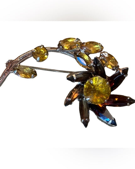 Lovely vintage gold finish amber crystal 1950s flower brooch