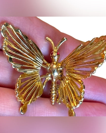 Vintage 1970s gold plt fluttering butterfly brooch