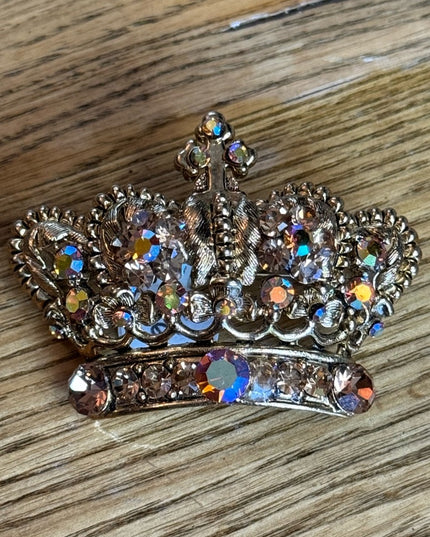 Lovely vintage 1970s crystal Crowm majestic gold finish brooch