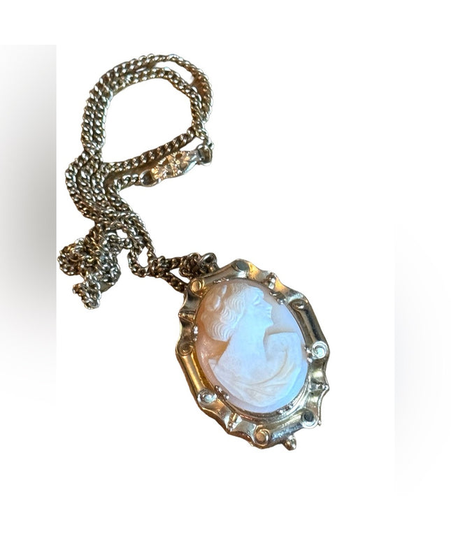 Lovely vintage shell cameo pendant necklace gold finish