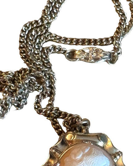 Lovely vintage shell cameo pendant necklace gold finish