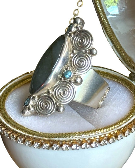 Sajen sterling silver 925 Labradorite & peridot swirl elongated deaigner ring