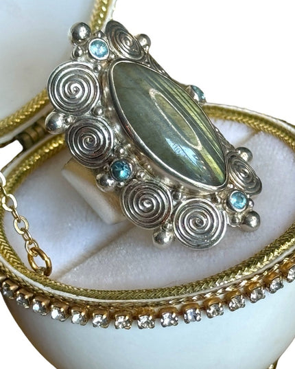 Sajen sterling silver 925 Labradorite & peridot swirl elongated deaigner ring