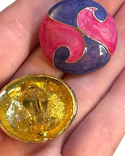 Vintage 1980s chunky round purple and pink swirl clip on enameled earrings