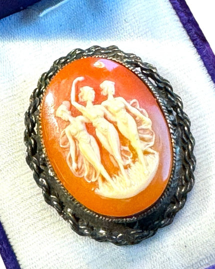 Vintage 1940s Finely made resin early plastic cameo brooch pendant 3 graces