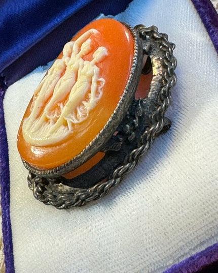 Vintage 1940s Finely made resin early plastic cameo brooch pendant 3 graces