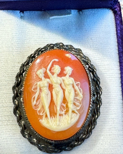 Vintage 1940s Finely made resin early plastic cameo brooch pendant 3 graces