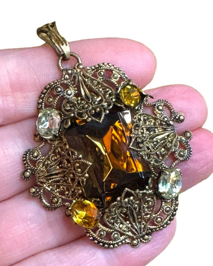 Vintage Estate Unsigned Gold Tone Filigree Metal Amber Rhinestone Glass Brooch