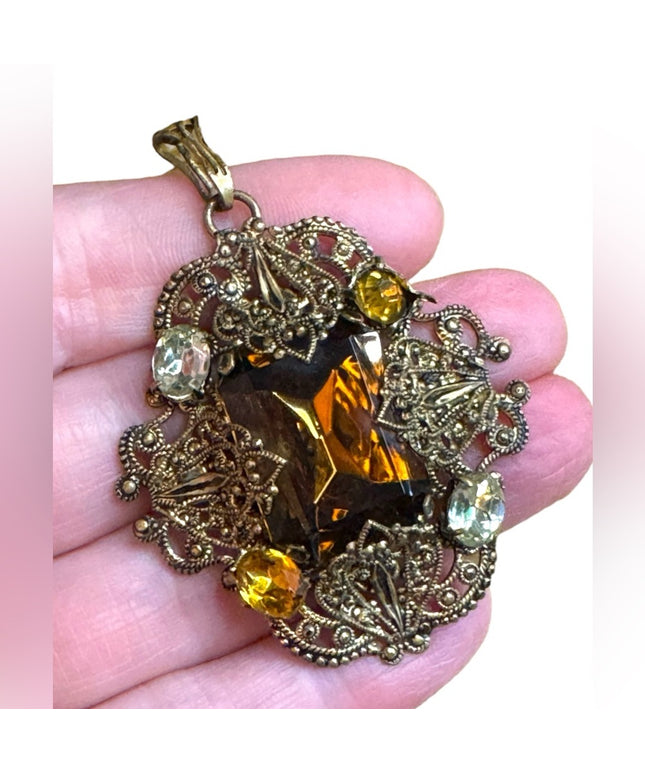 Vintage Estate Unsigned Gold Tone Filigree Metal Amber Rhinestone Glass Brooch