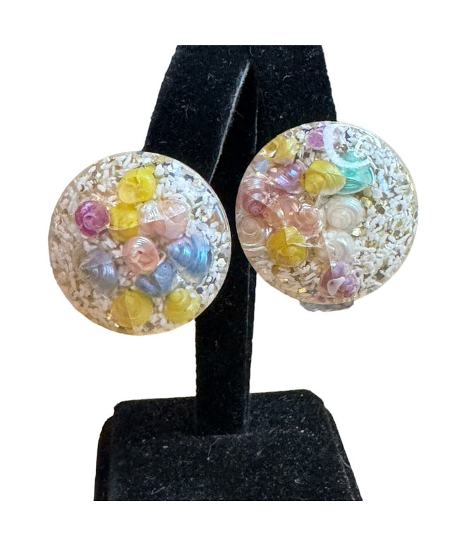 Vintage mid century 1960s confetti resin shell clip on earrings
