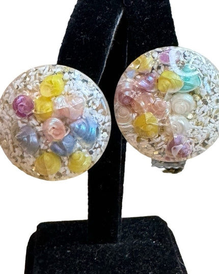 Vintage mid century 1960s confetti resin shell clip on earrings