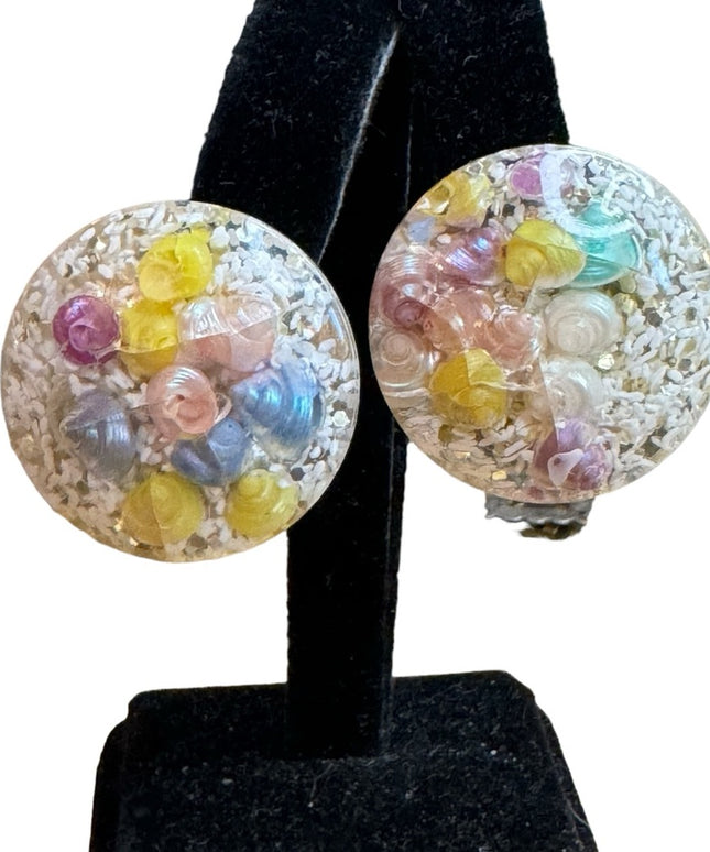 Vintage mid century 1960s confetti resin shell clip on earrings