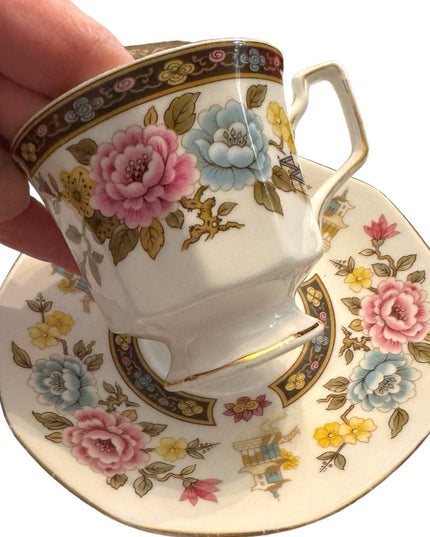 Vintage Queens Cathay bone chine te cup set floral flowers